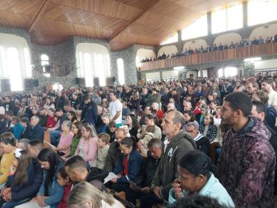Missa Solene de Aparecida em Laranjeiras do Sul (12/10) teve a participaÃ§Ã£o da RÃ¡dio da FamÃ­lia